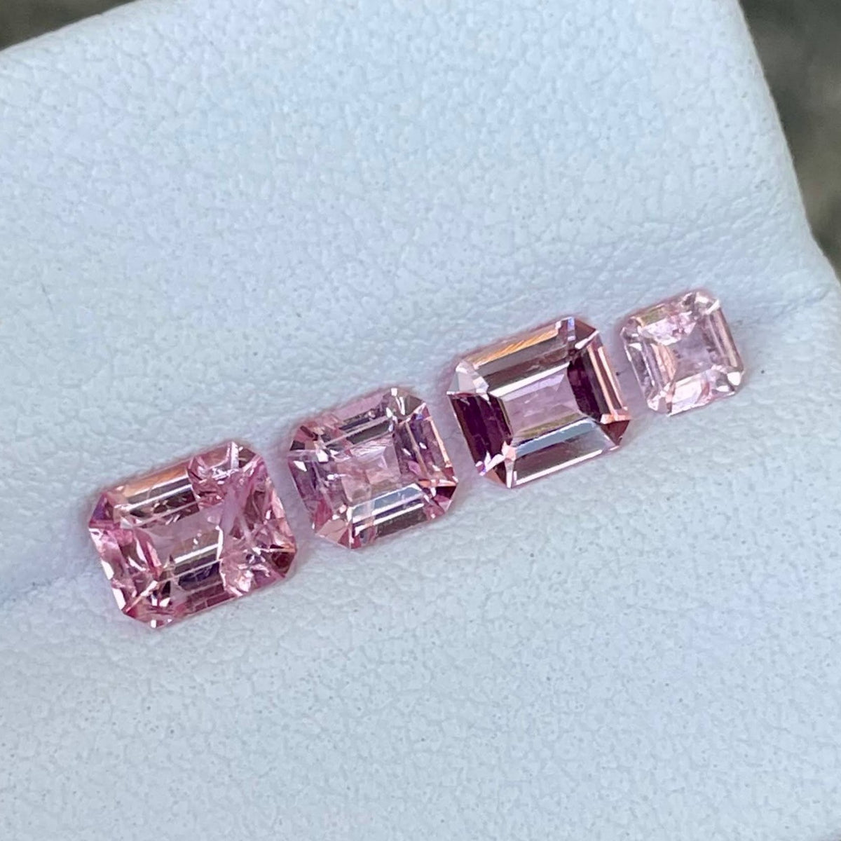 1.95 carats 4 Piece Pink Spinel Lot