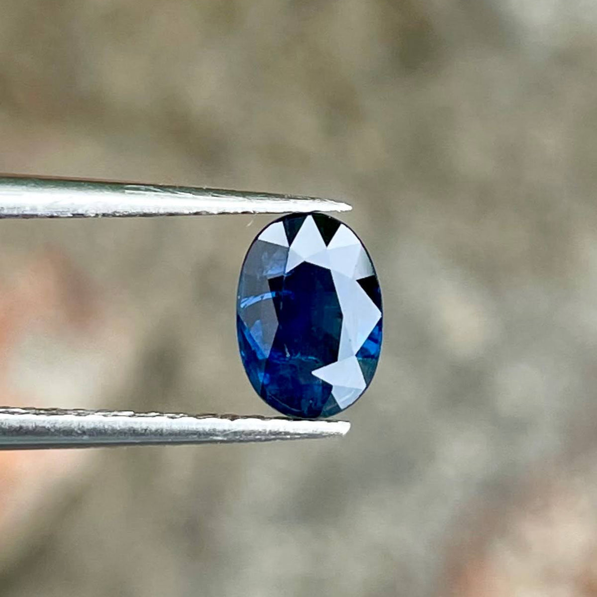 0.85 Carats Blue Sapphire Oval Cut