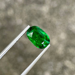 1.72 Carats Green Tsavorite Oval Garnet