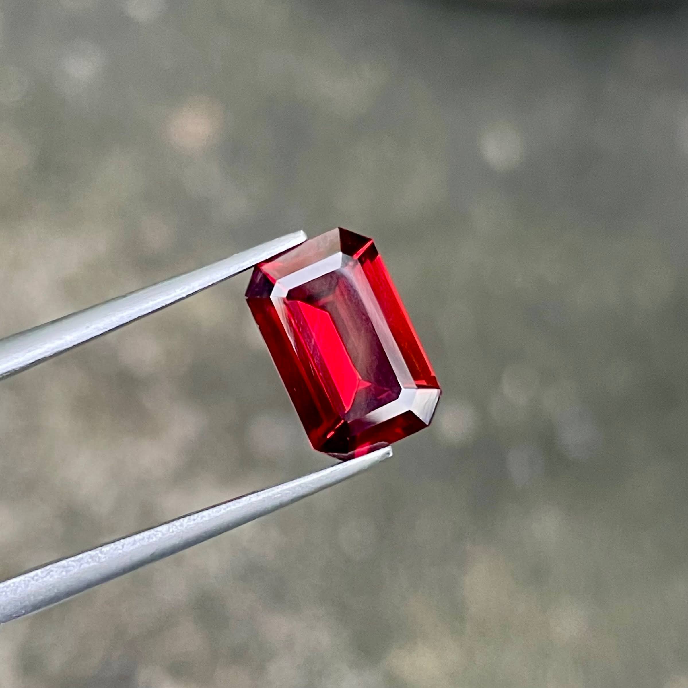 3.55 Carats Red Garnet Stone