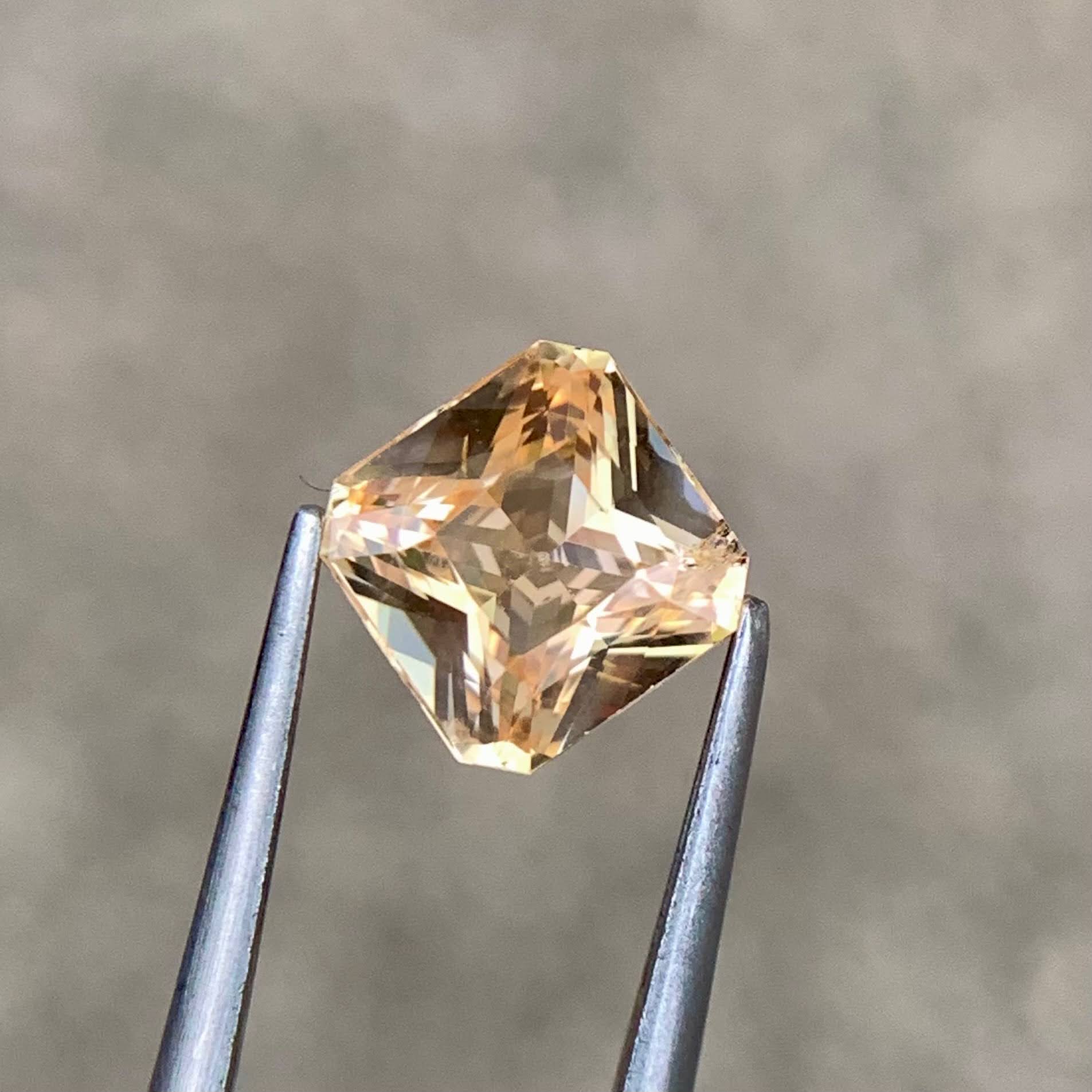 2-06ct-yellow-peach-sapphire-sri-lanka-octagon