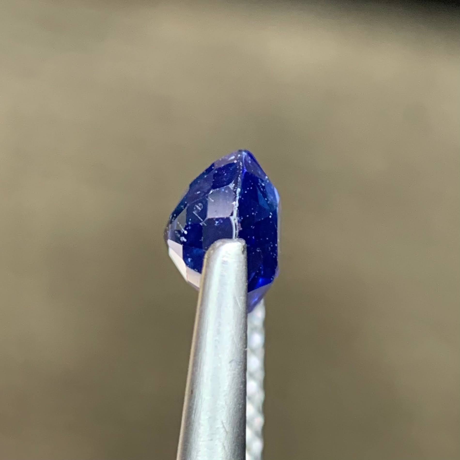deep-blue-sapphire-1-38ct-sri-lanka-aig