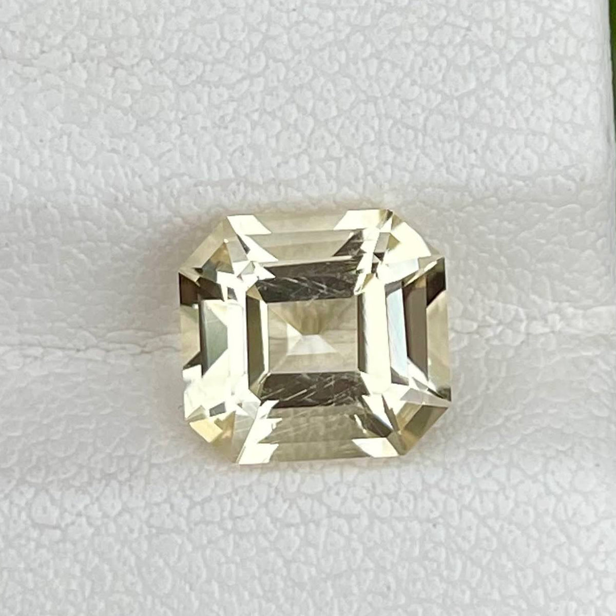 2.55 Carats Yellow Scapolite Stone