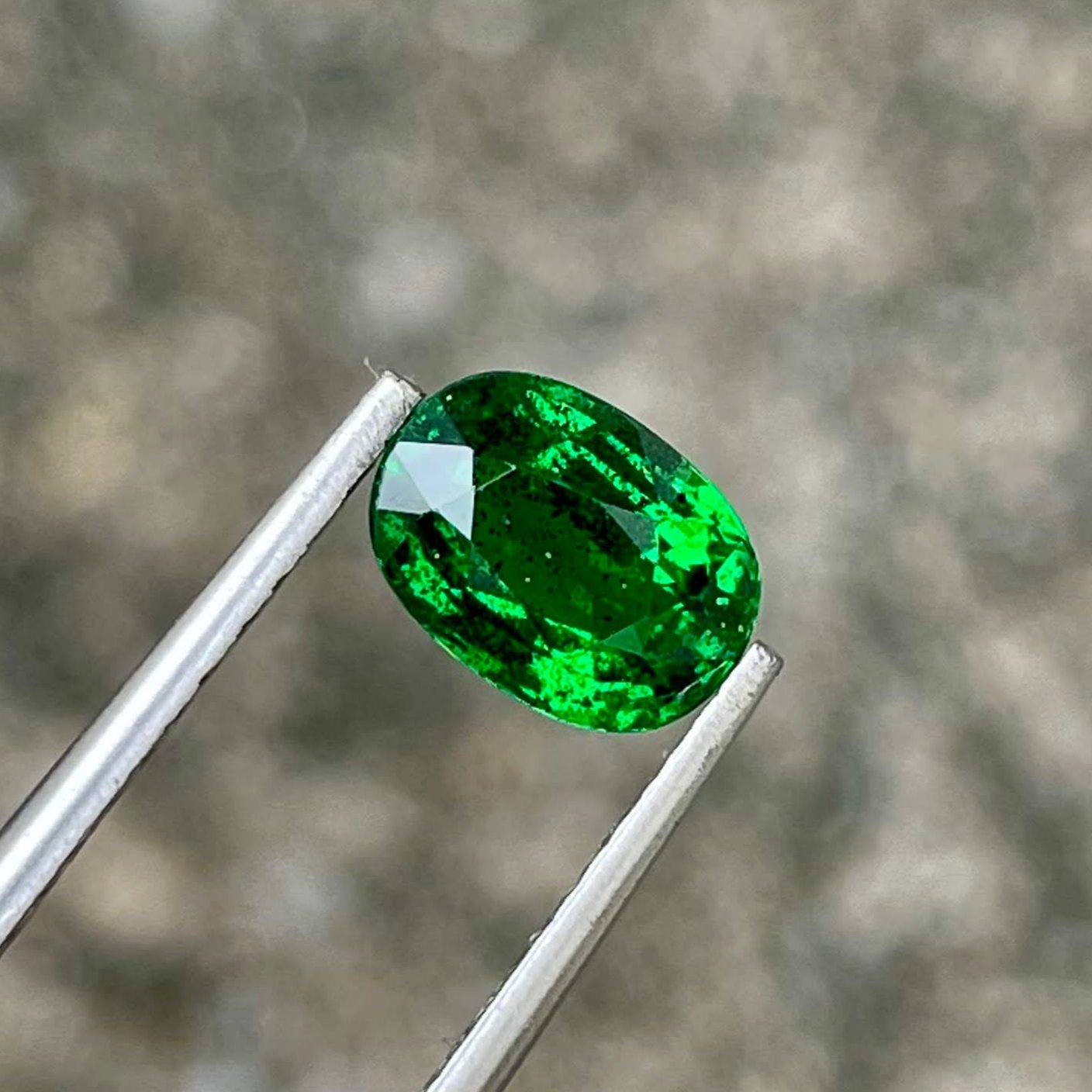 1.48 Carats Green Tsavorite Oval Garnet