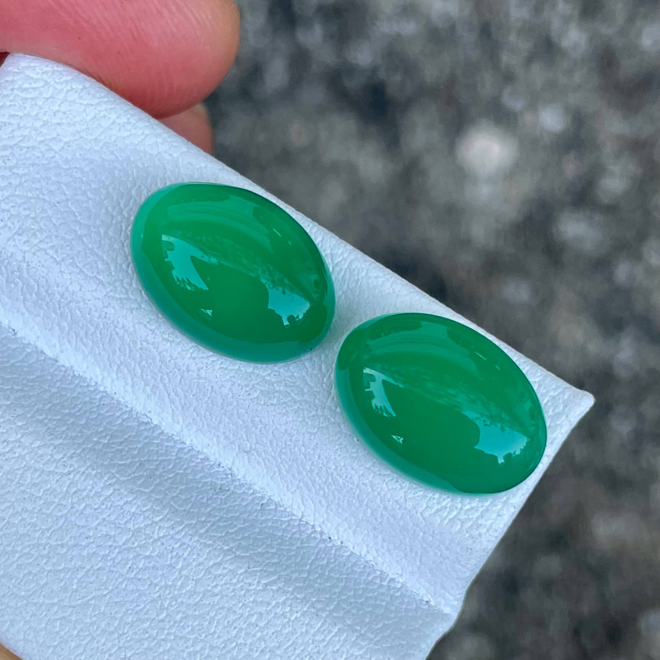 12.78 Carats Green Agate Pair Gemstone