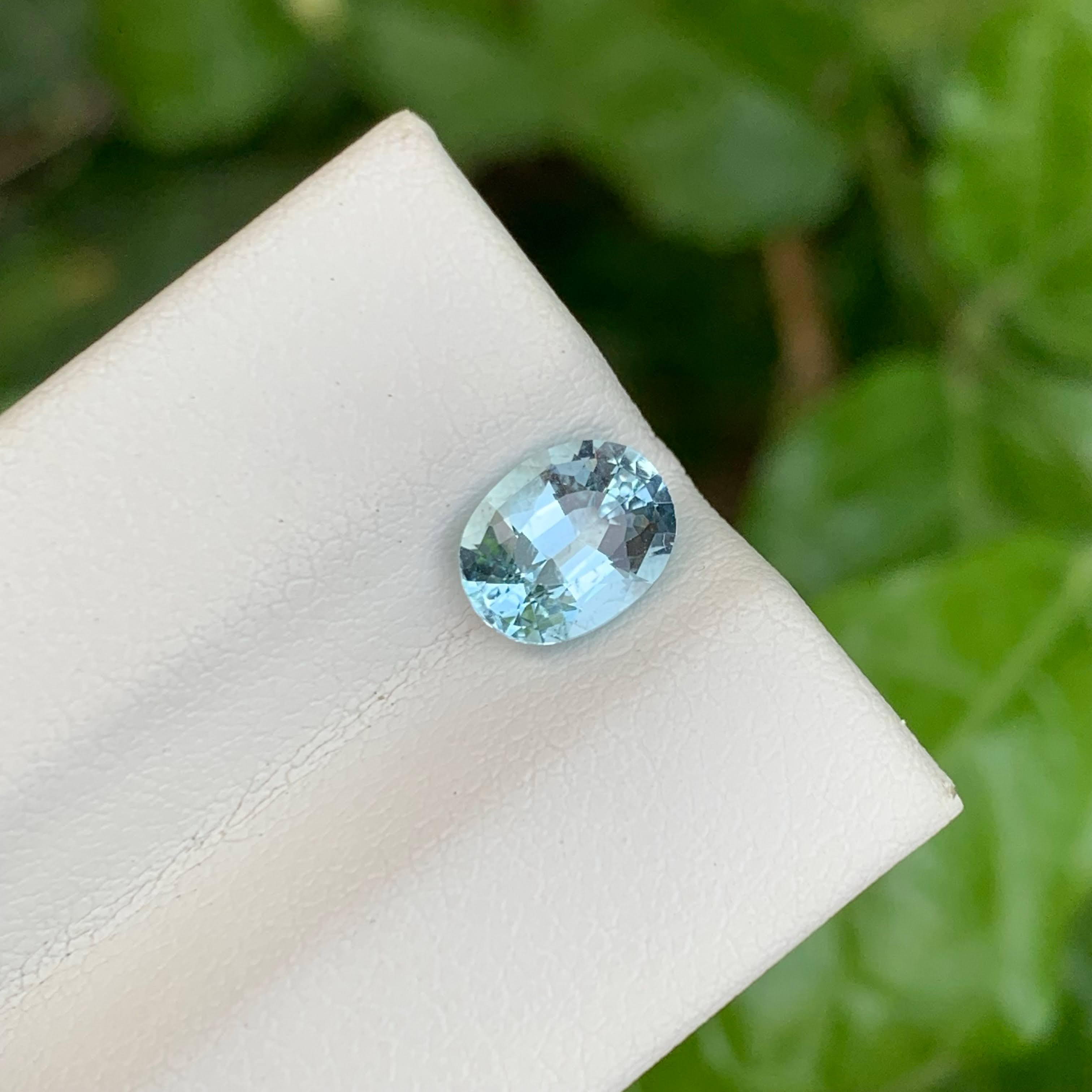 1.15 Carats Blue Aquamarine Oval Stone