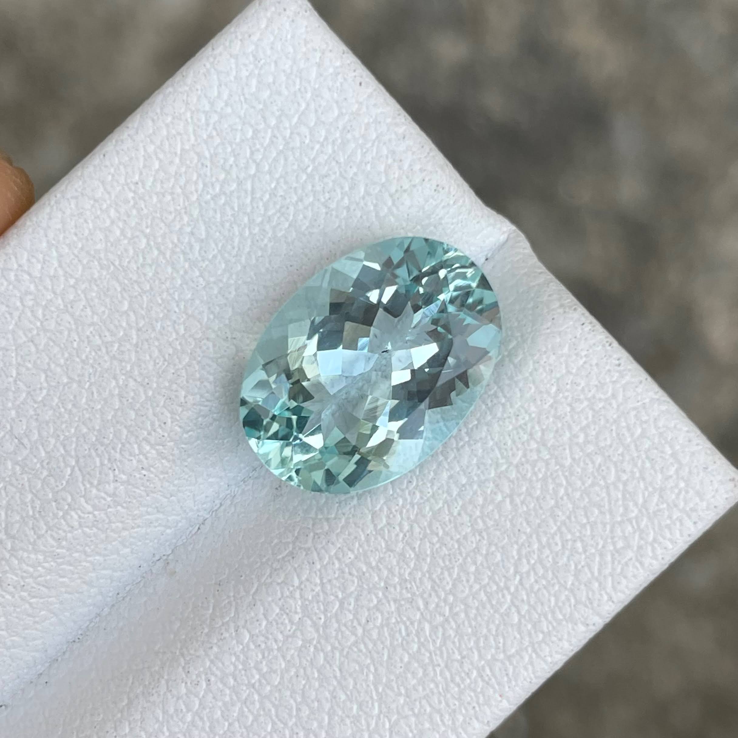 4.24 Carats Blue Aquamarine Oval Stone