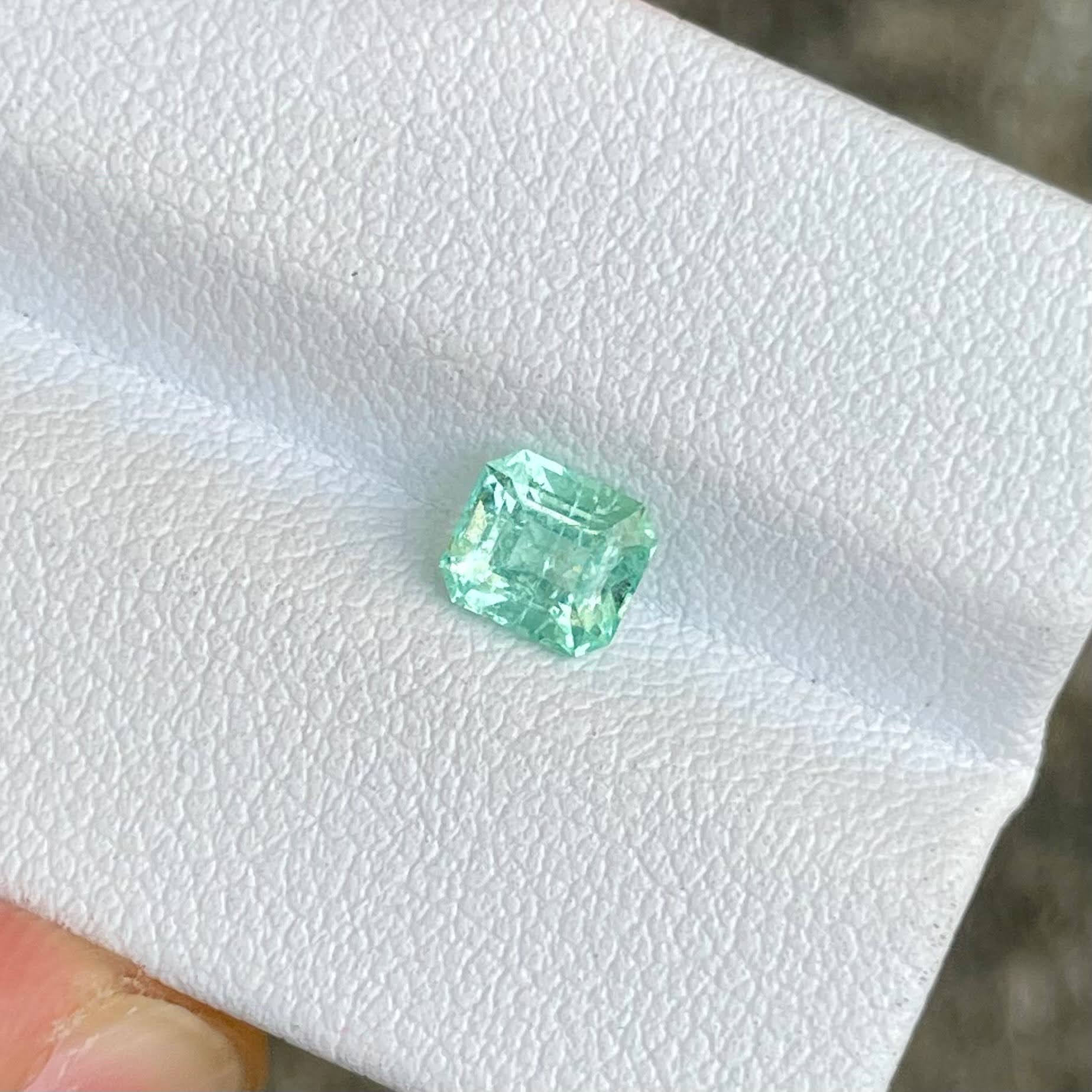 0.86 Carats Emerald Faceted Gemstone