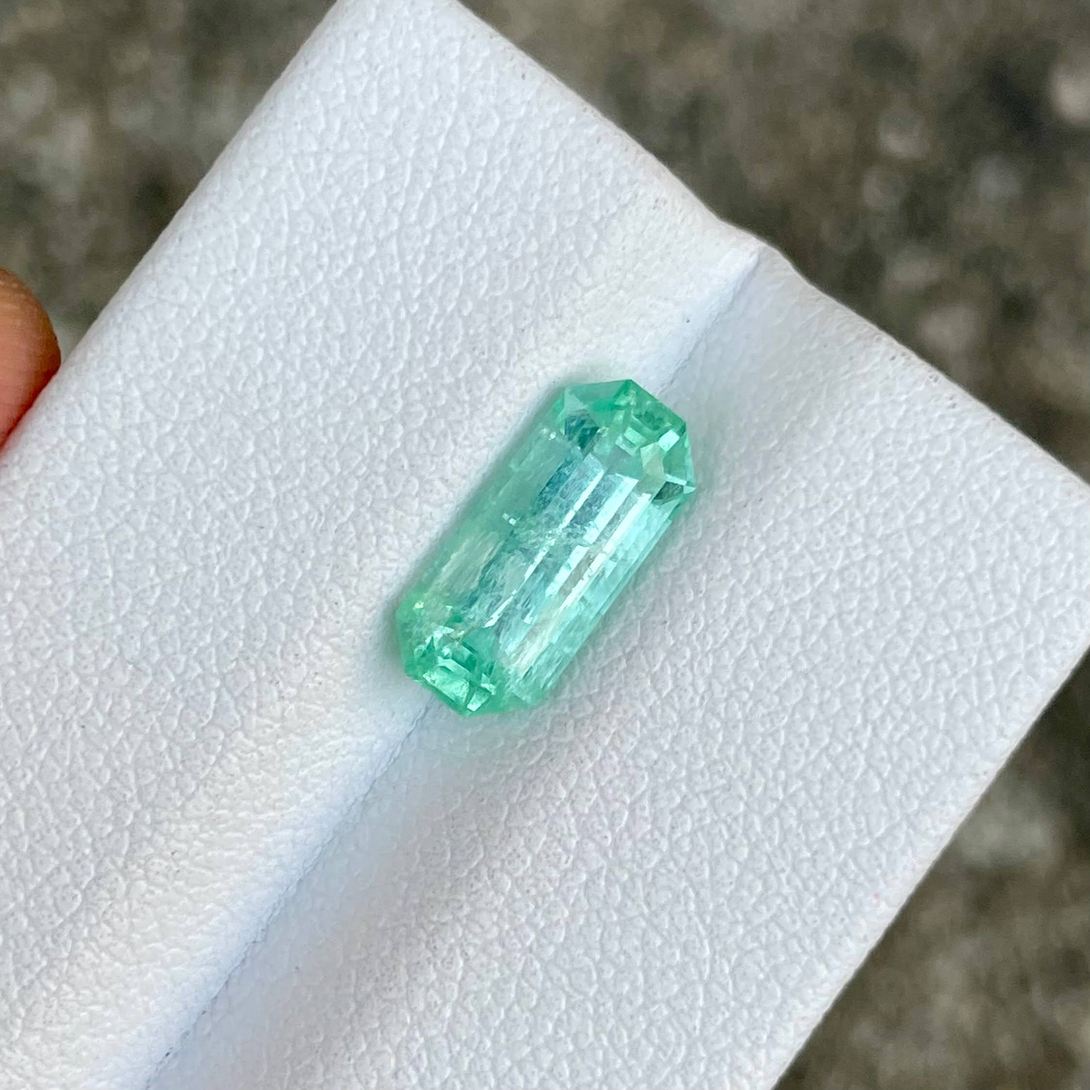 2.37 Carats Emerald Faceted Gemstone