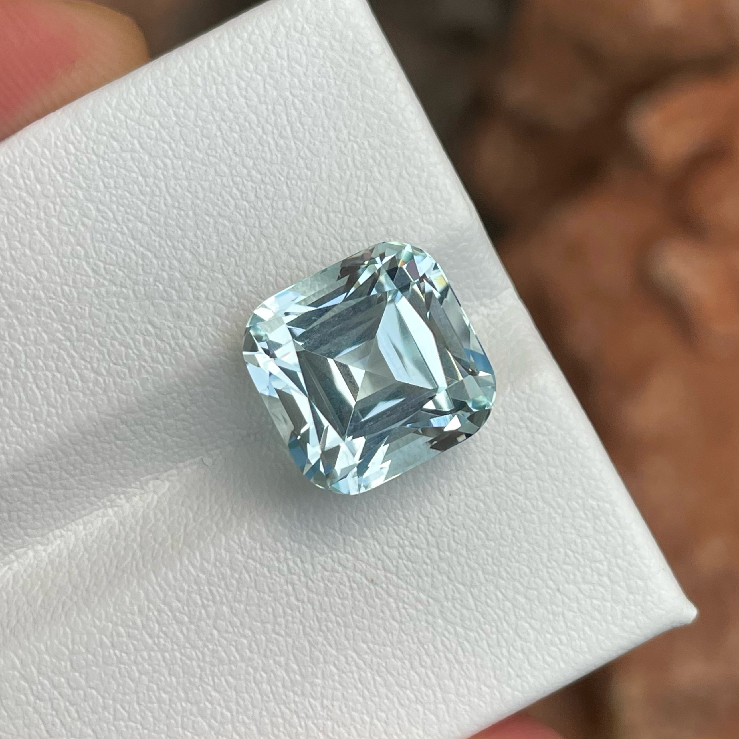 Exquisite Natural Aquamarine Gemstone