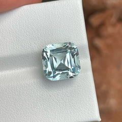 Exquisite Natural Aquamarine Gemstone