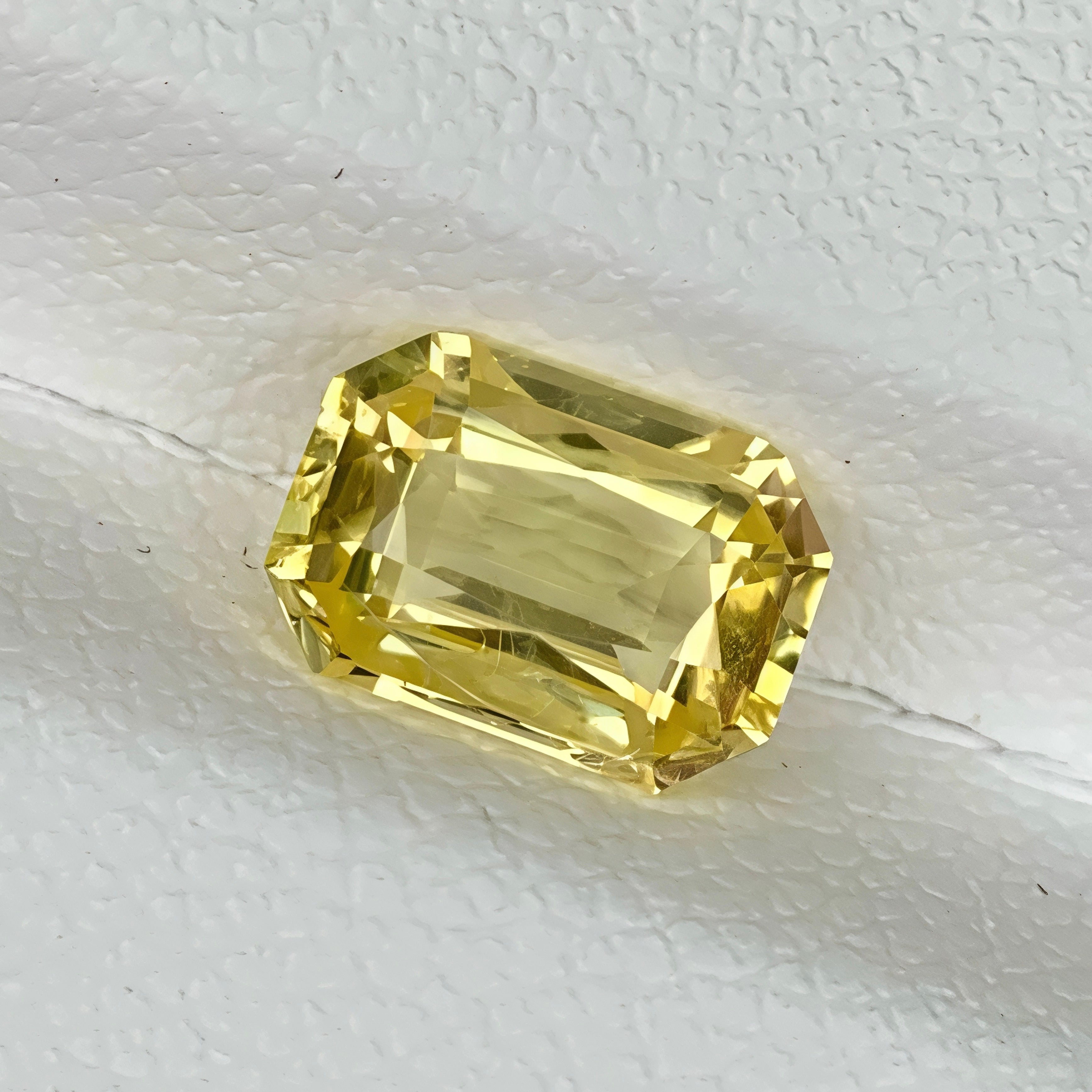 soft-yellow-sapphire-1-92ct-sri-lanka-radiant-cut