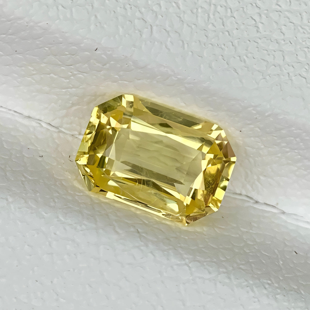 soft-yellow-sapphire-1-92ct-sri-lanka-radiant-cut