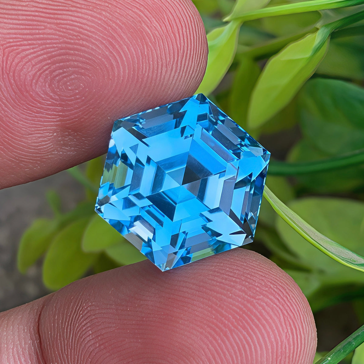 swiss-blue-color-topaz-gemstone-20-95-carats-hexagonal-cut-african