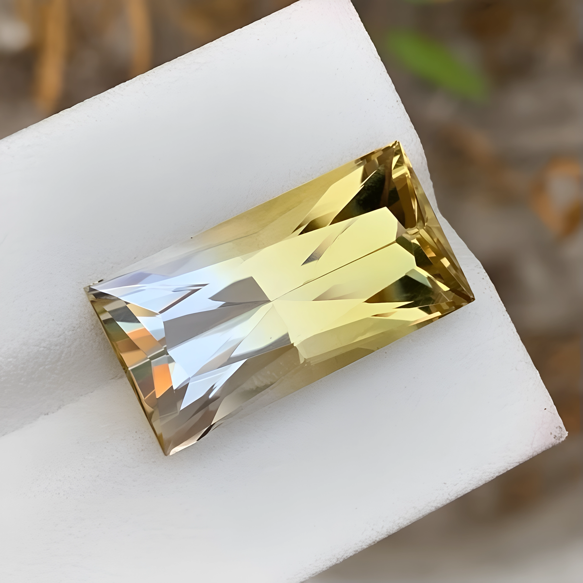 bicolour-citrine-14-29ct-brazil-eye-clean-rectangular-baguette-cut