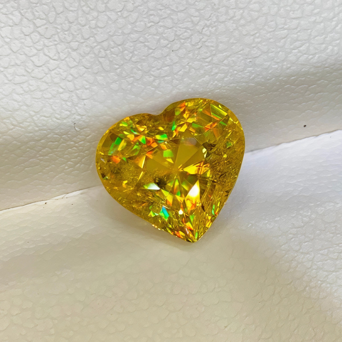 3-68-carats-heart-shape-sphene-faceted-madagascar-gemstone