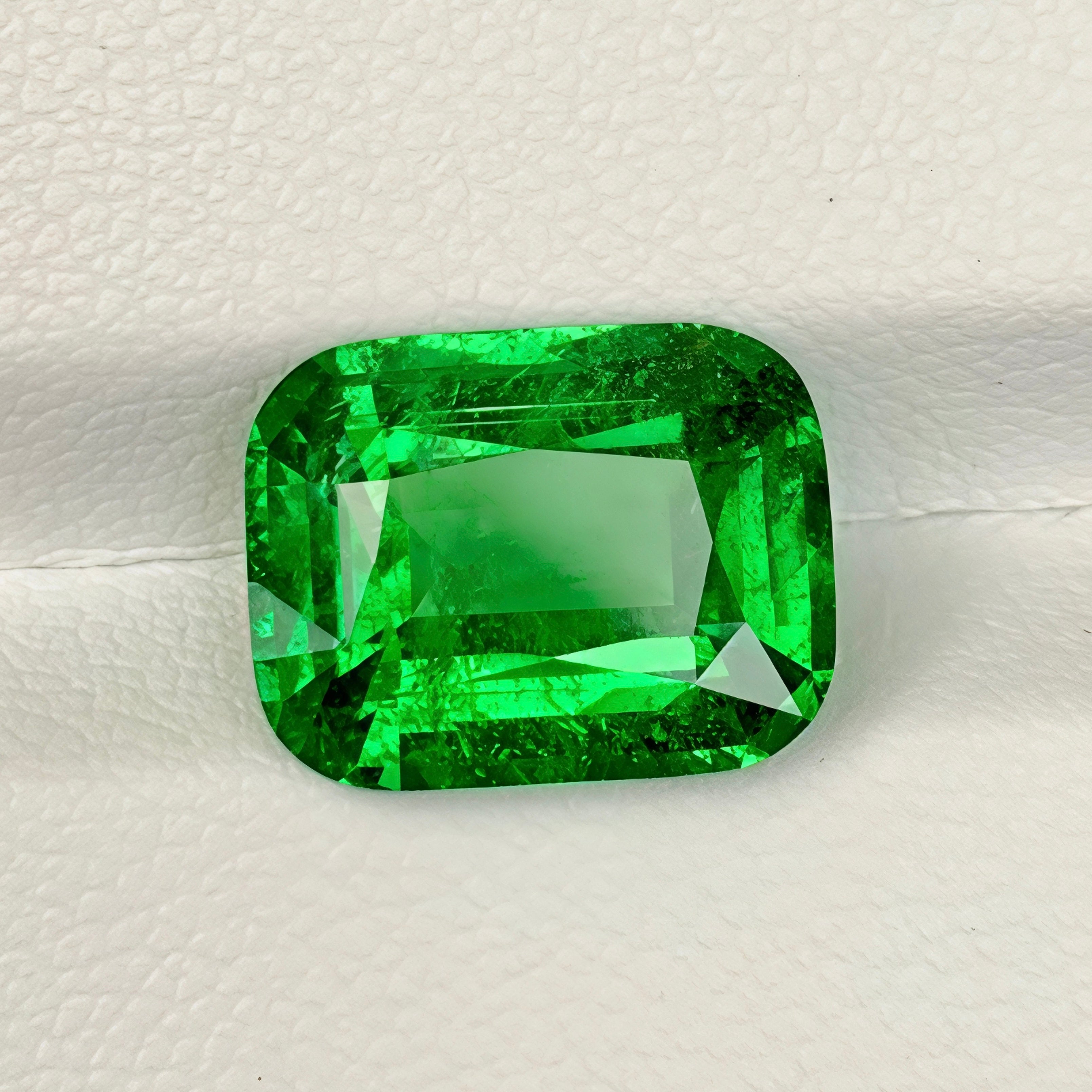 6-61-carats-verdant-green-tsavorite-garnet-cushion-modified-cut-tanzania