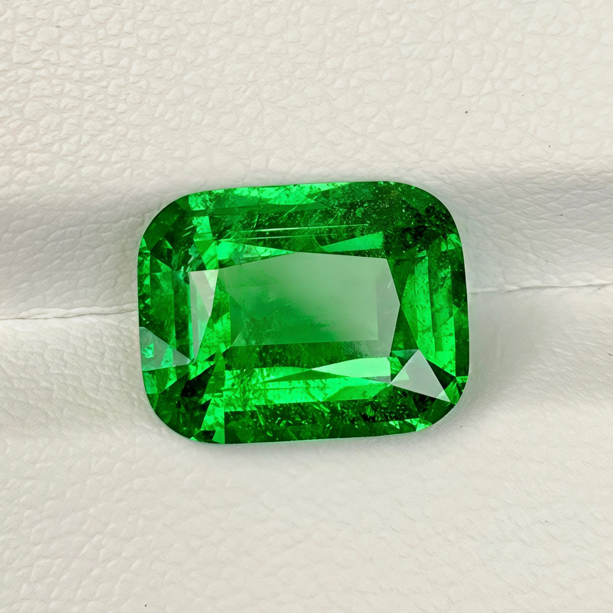 6-61-carats-verdant-green-tsavorite-garnet-cushion-modified-cut-tanzania
