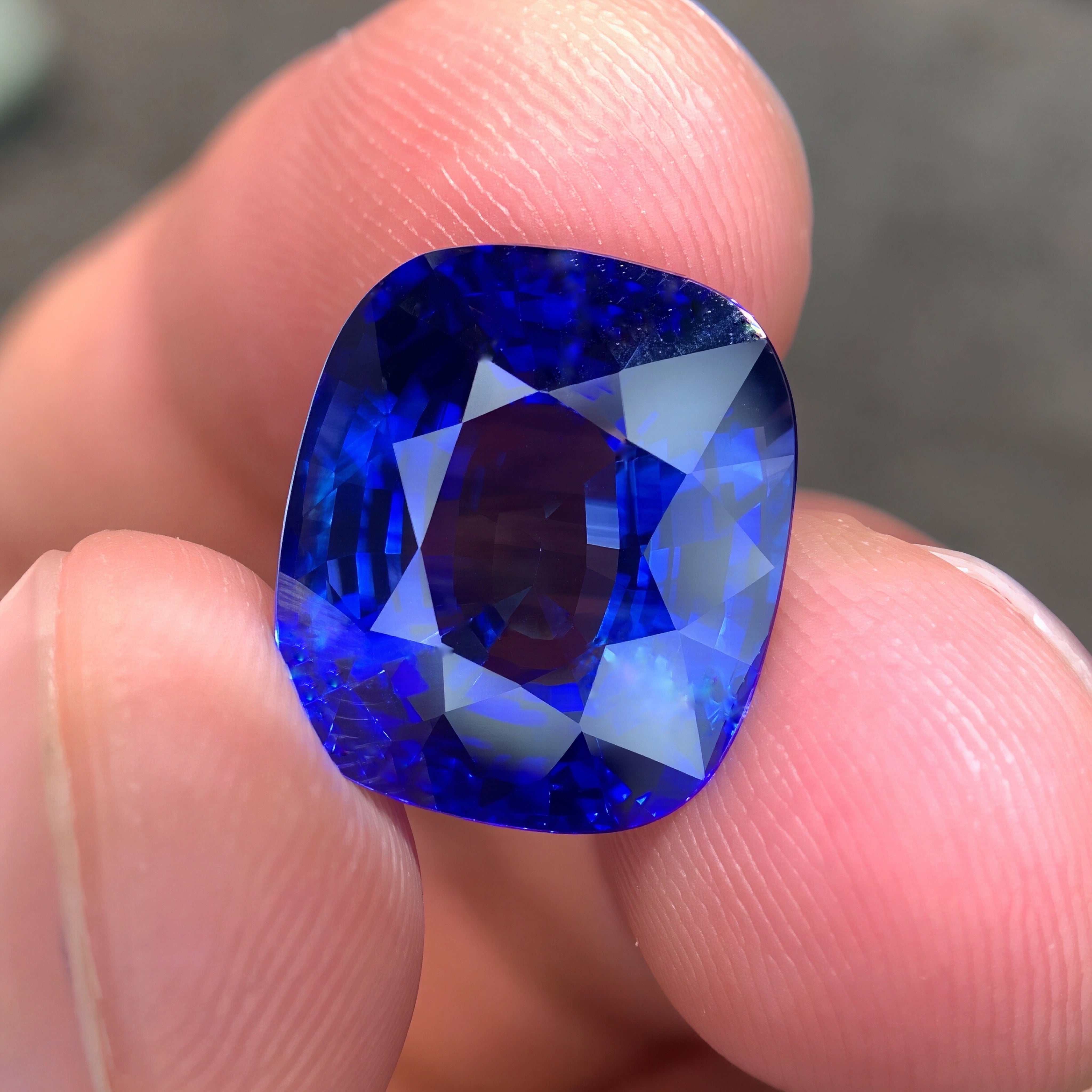 15-67-carats-gubelin-lab-certified-blue-sapphire-cushion-brilliant-cut-sri-lanka