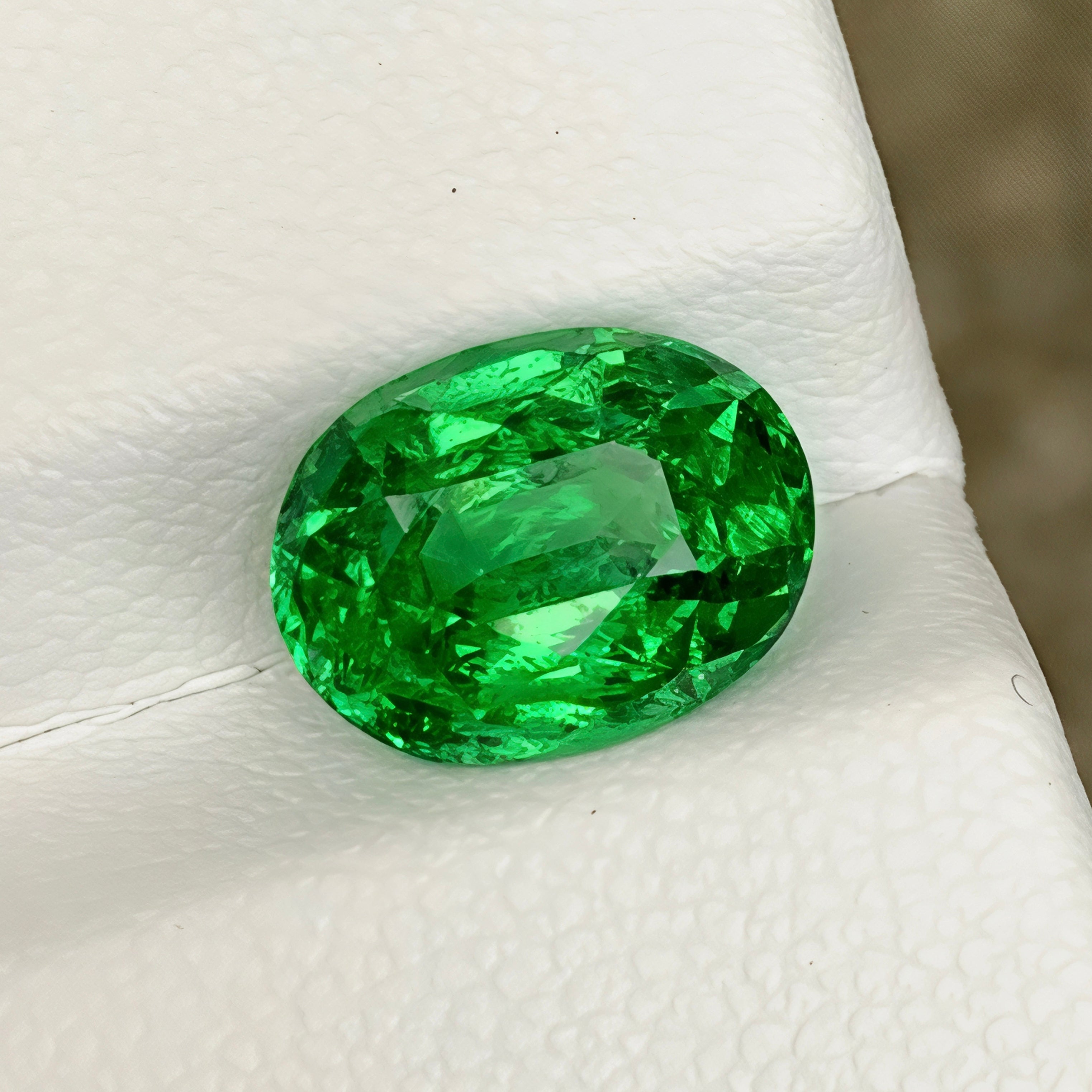 4-08-carats-leaf-green-tsavorite-garnet-oval-faceted-tanzania