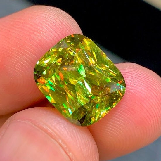 9-25-carats-fine-quality-sphene-cushion-brilliant-cut-madagascar-gemstone
