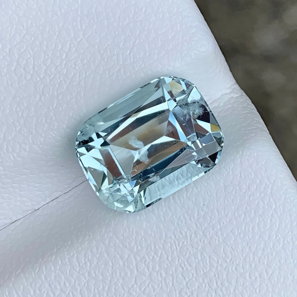 sea-blue-aquamarine-3-93ct-pakistan