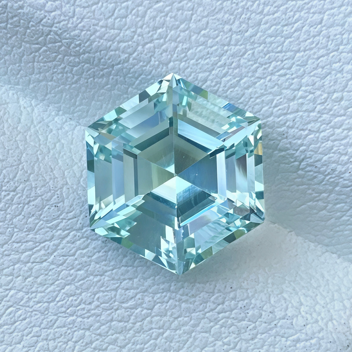 4.00 carats Seafoam Color Aquamarine Stone Hexagon Cut Natural Pakistani Gemstone