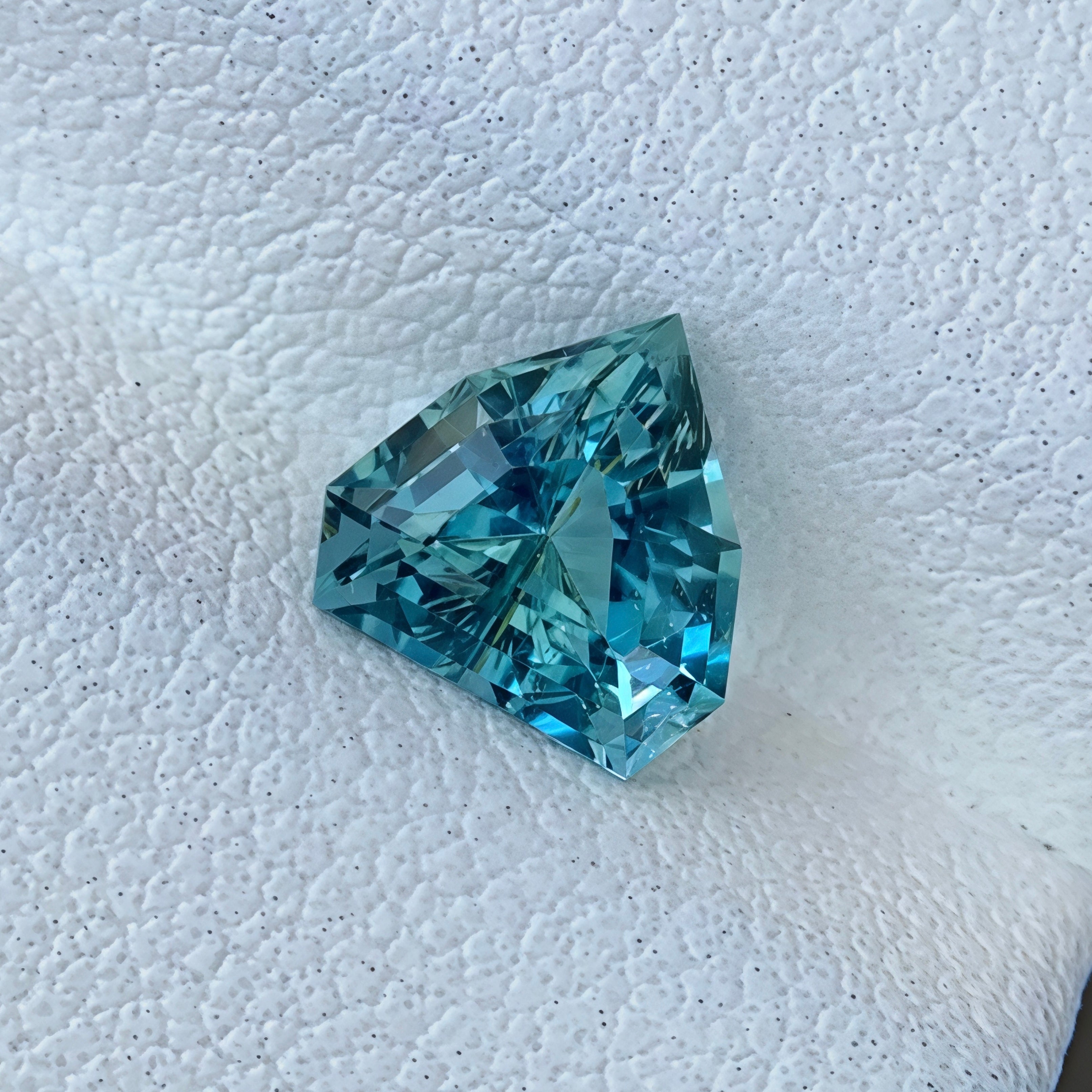 0.95 Ct Intense Blue Aquamarine Trilliant