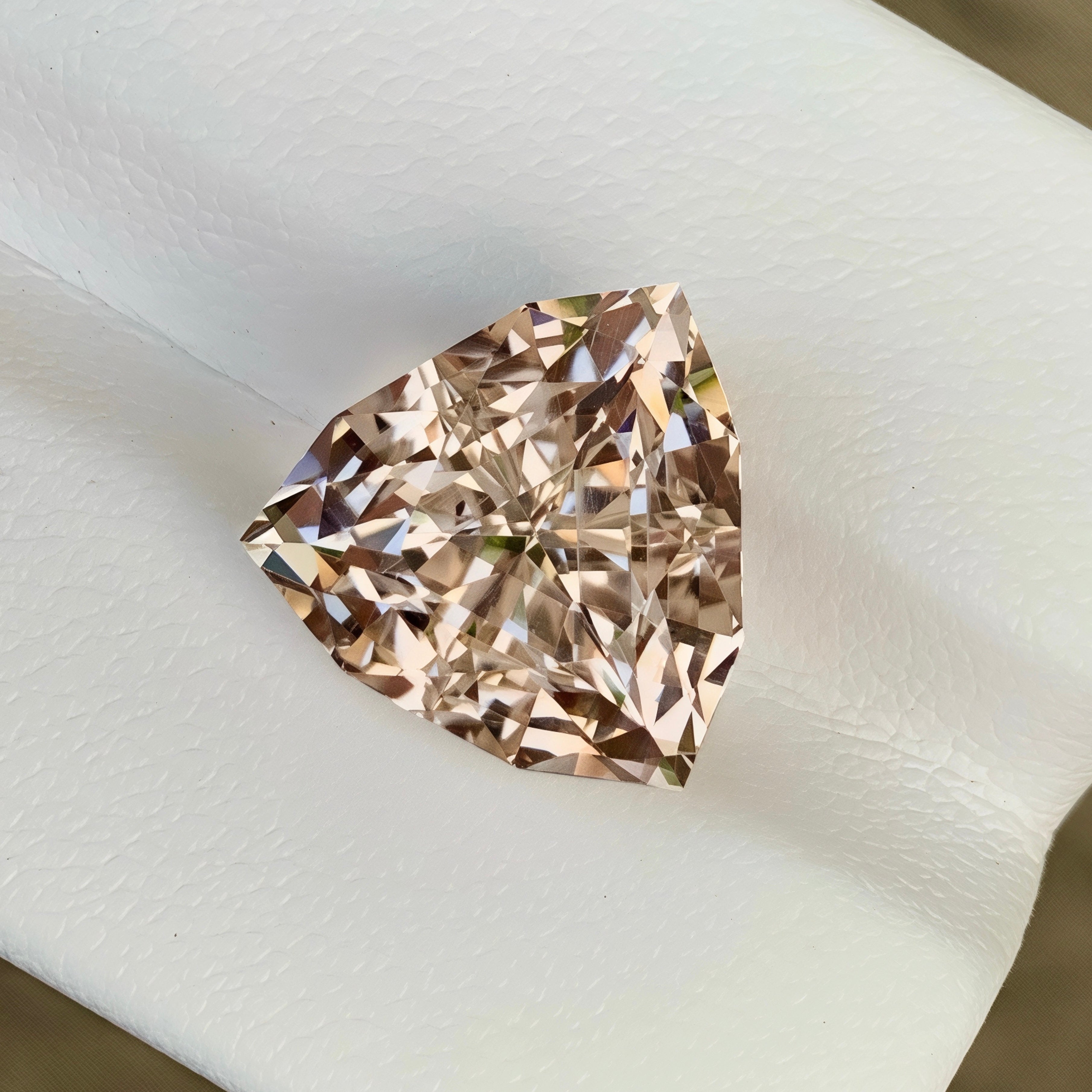 pakistan-topaz-10-28ct-trilliant