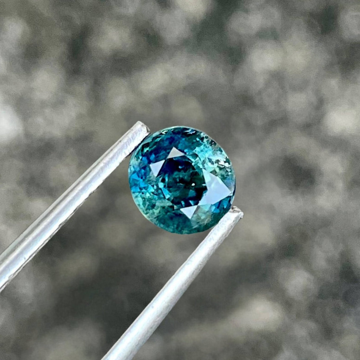 1.08 Carats Teal Sapphire Gem Oval Cut