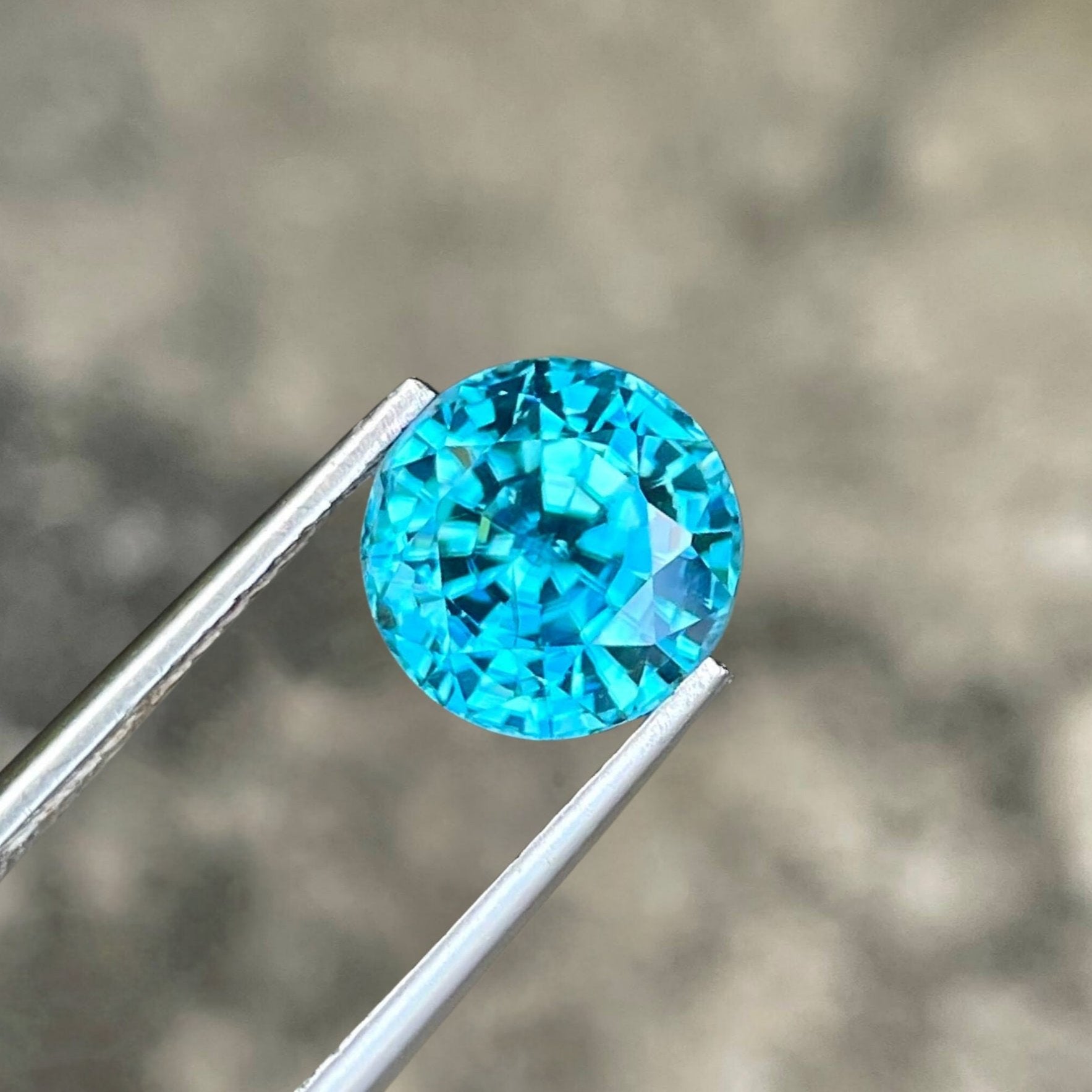 5.75 Carats Blue Cushion Zircon Stone