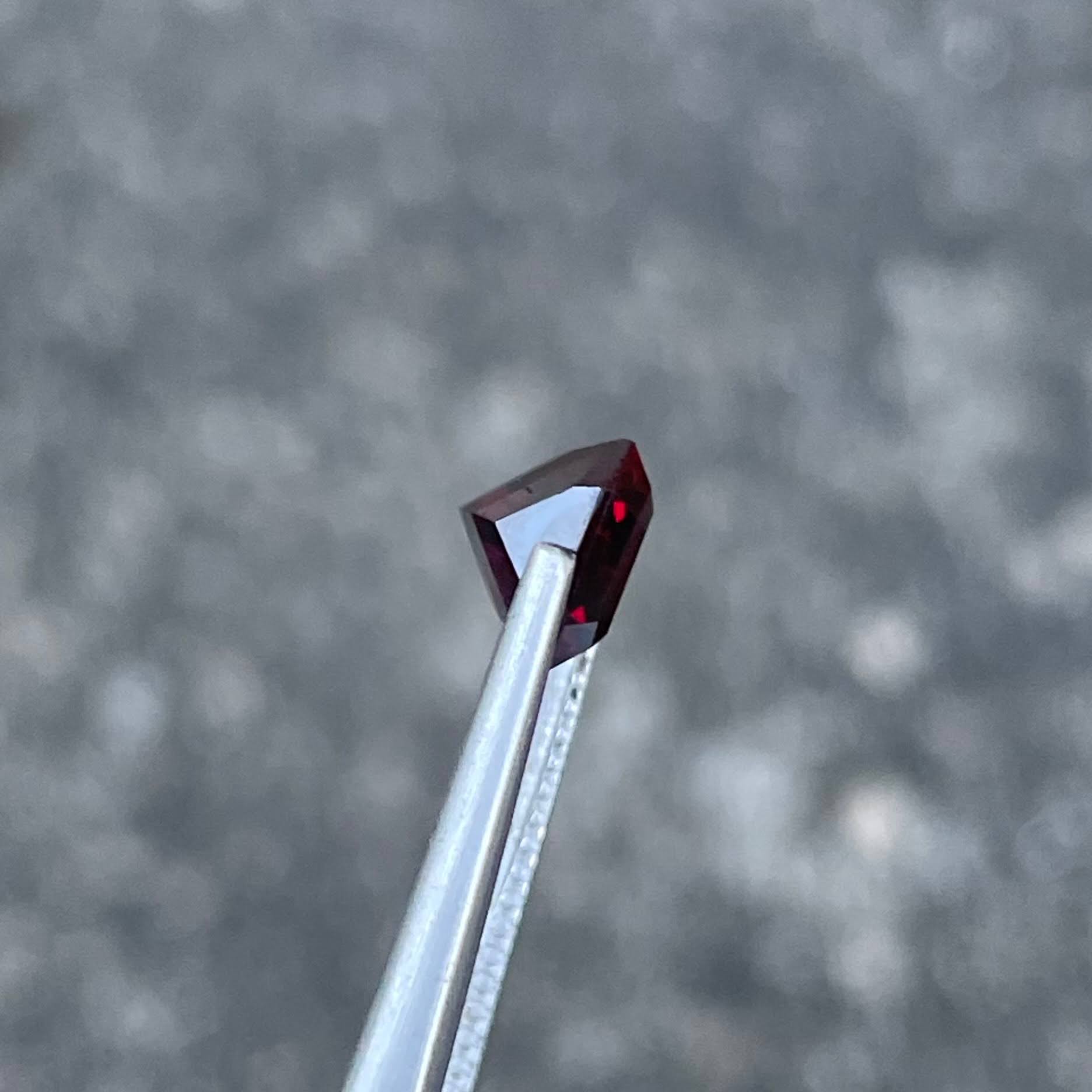 3.95 carats Pinkish Red Garnet Stone
