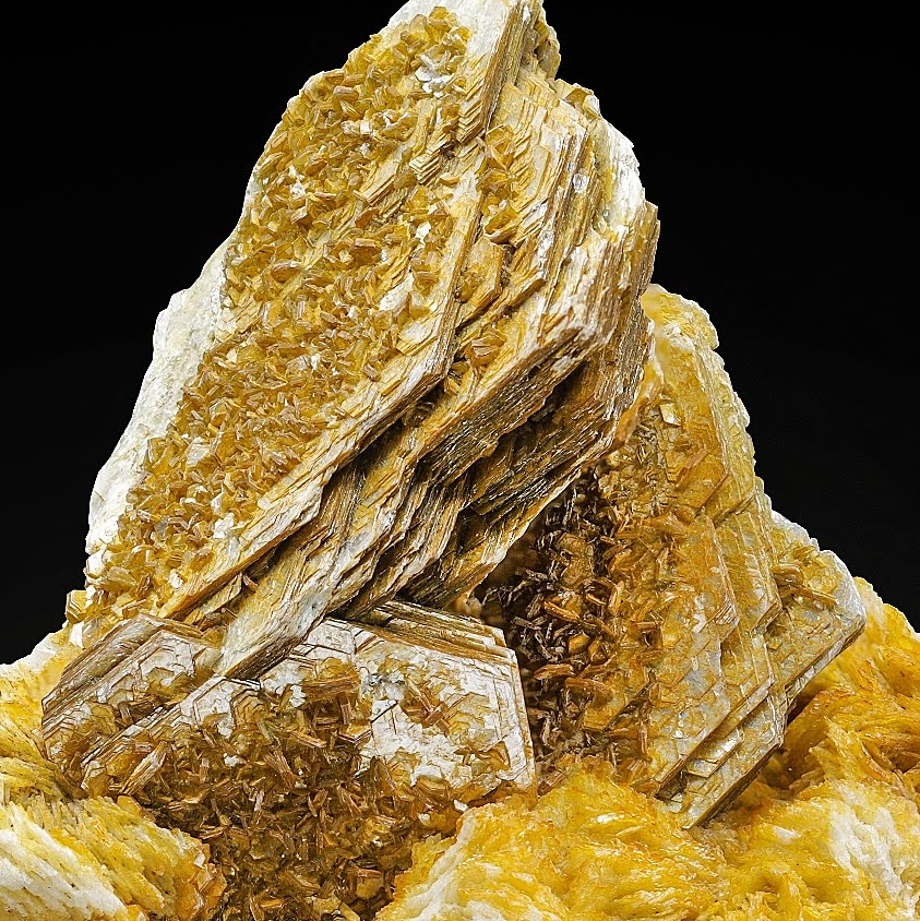 Muscovite Crystals on Cleavelandite