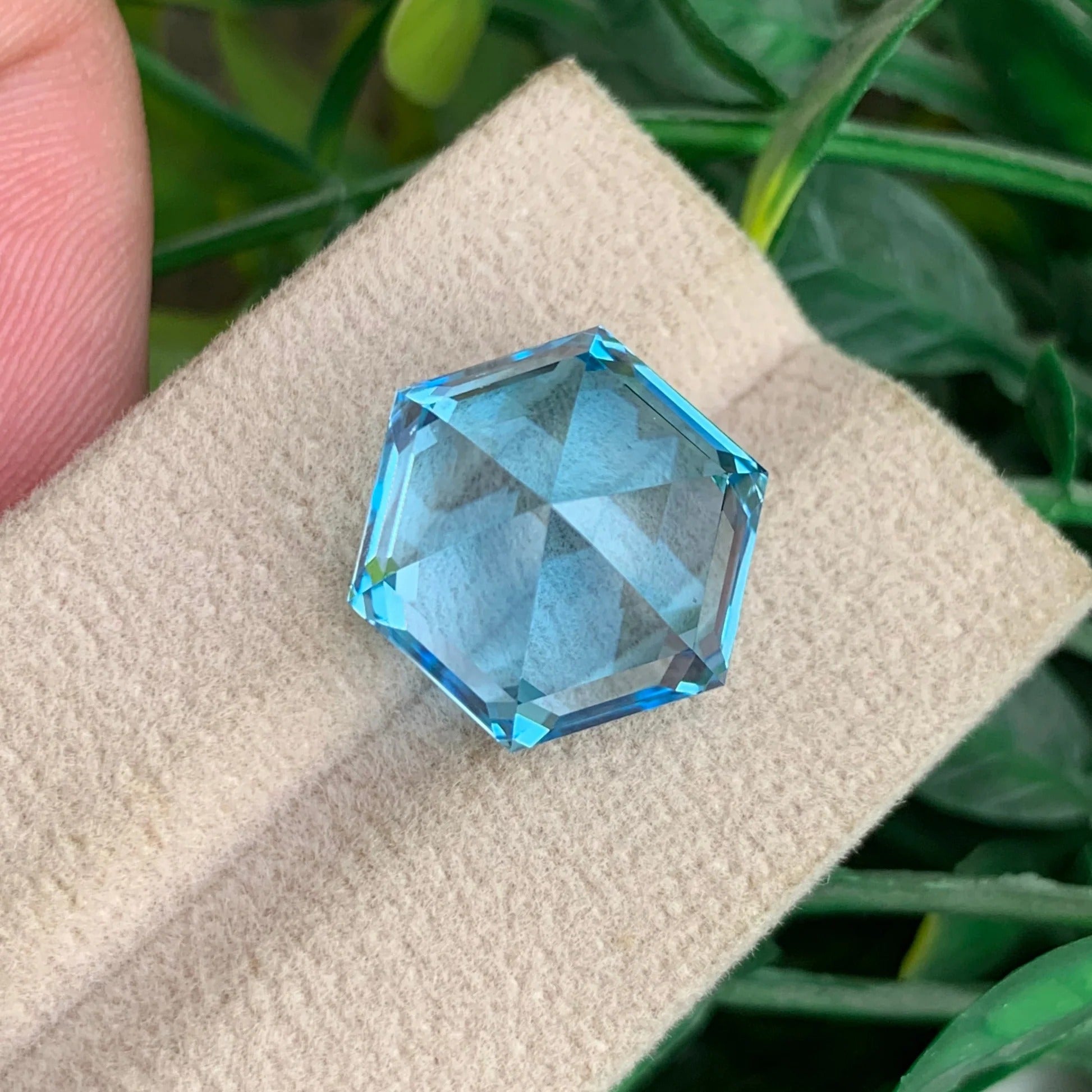 swiss-blue-color-topaz-gemstone-20-95-carats-hexagonal-cut-african