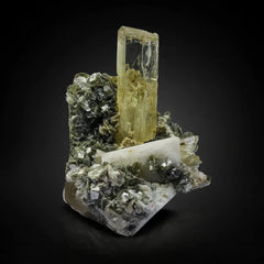 Triphane on Muscovite with Tantalite