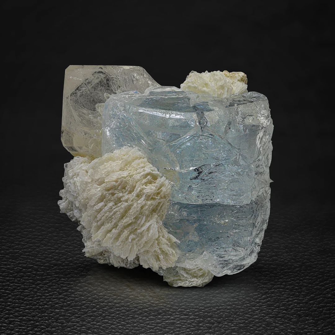 Aquamarine on Quartz and Cleavelandite