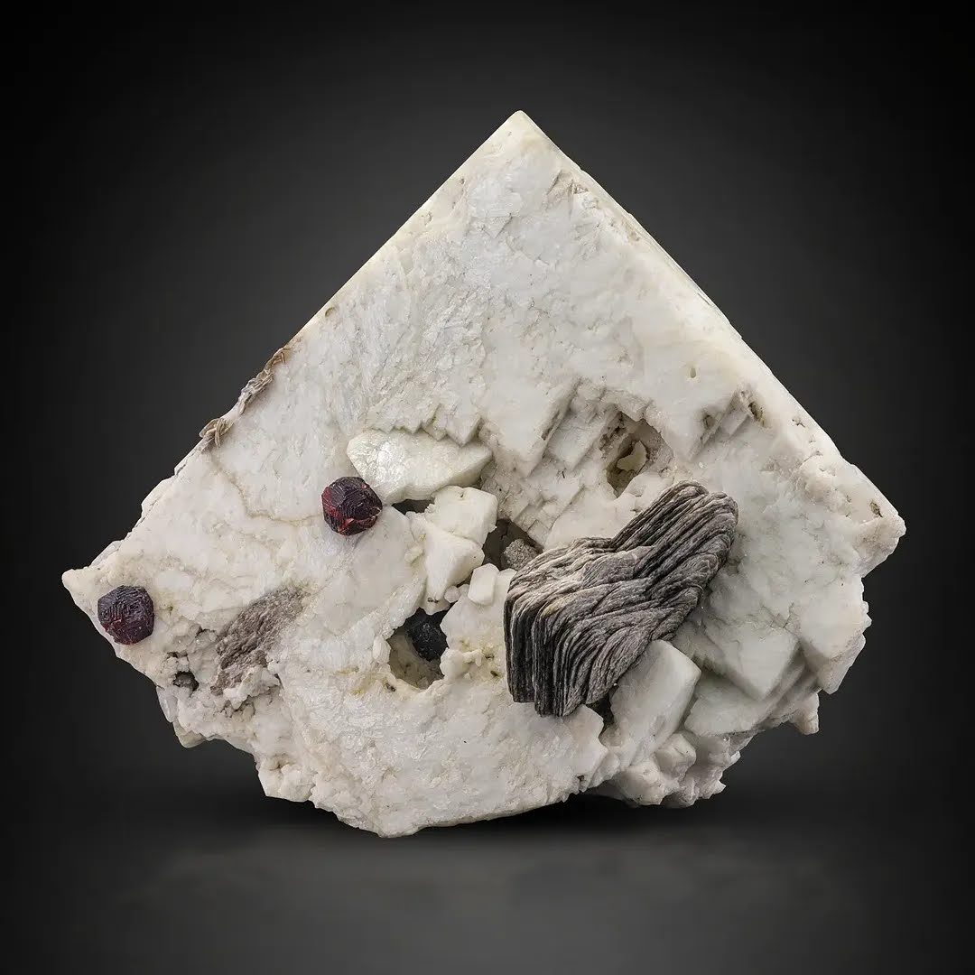 Red Spessartite on Albite & Muscovite