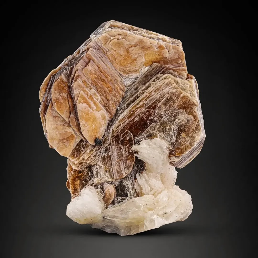 Muscovite on Cleavelandite with Quartz