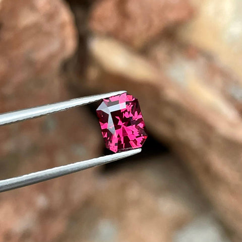 1.70 Carats Pink Garnet Stone