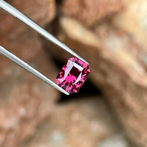1.70 Carats Pink Garnet Stone
