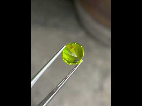 4.13 Carats Green Peridot Gemstone