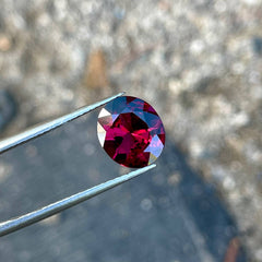 2.55 Carats Reddish Garnet Stone