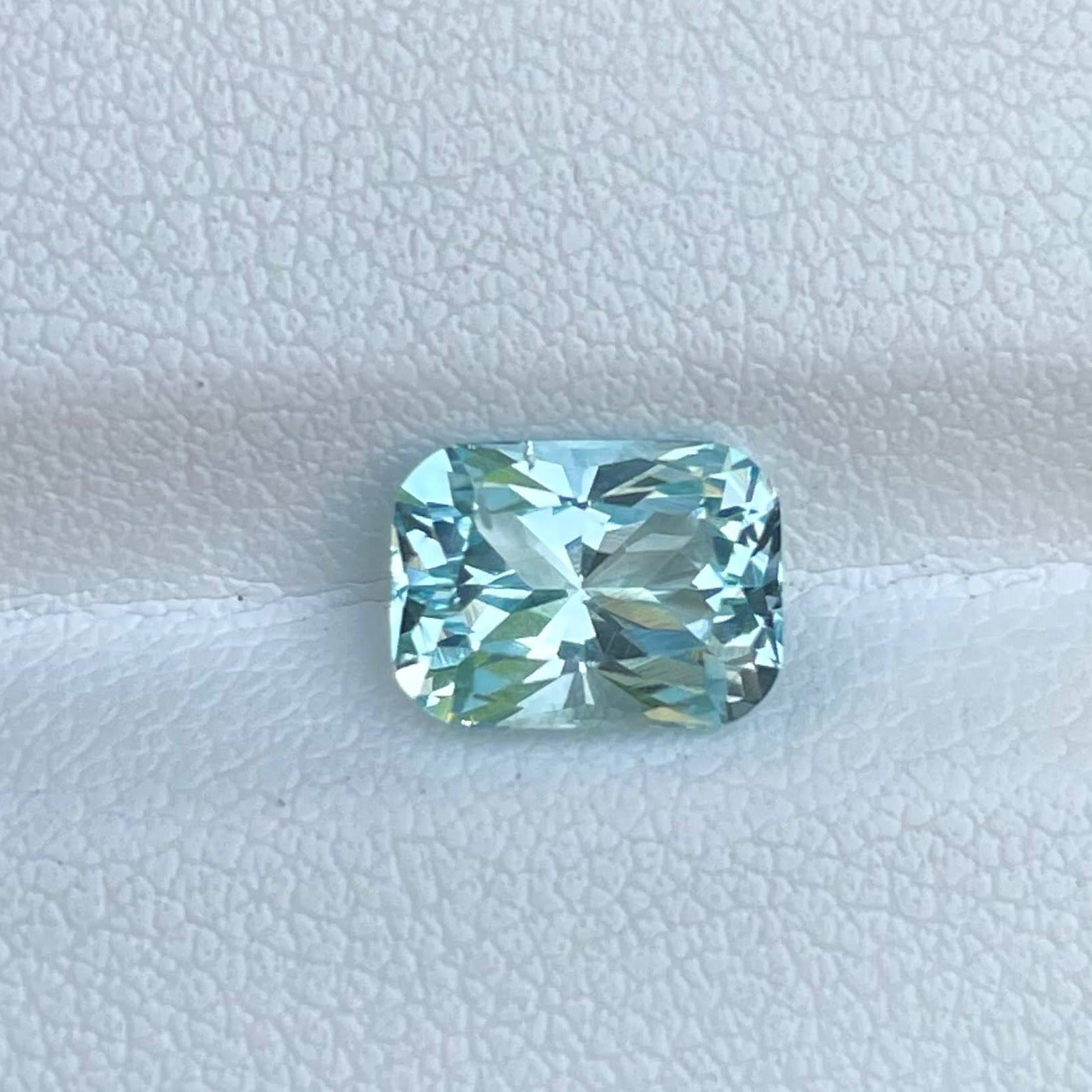 1.65 Carats Natural Aquamarine Stone