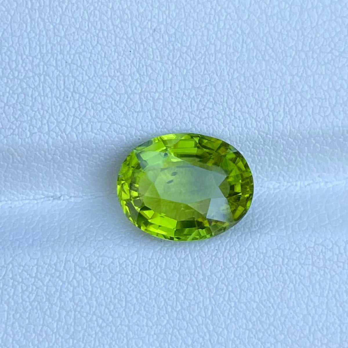 4.55 carats Green Peridot Stone Oval Cut