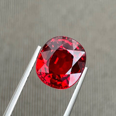 Iridescent Red Spessartite Garnet 6.15 carats Fancy Oval Cut Tanzanian Gemstone