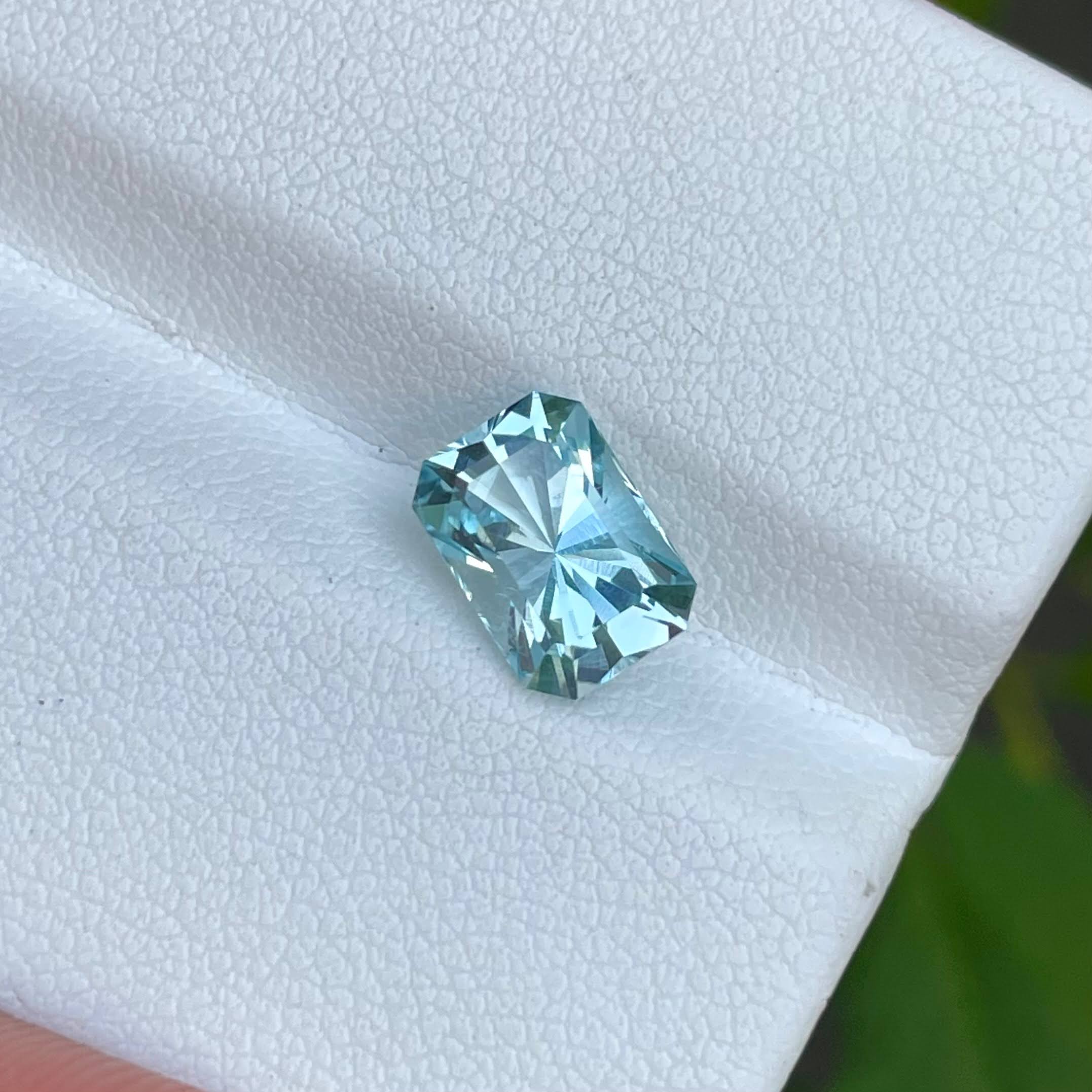 1.90 Carats Natural Aquamarine Stone