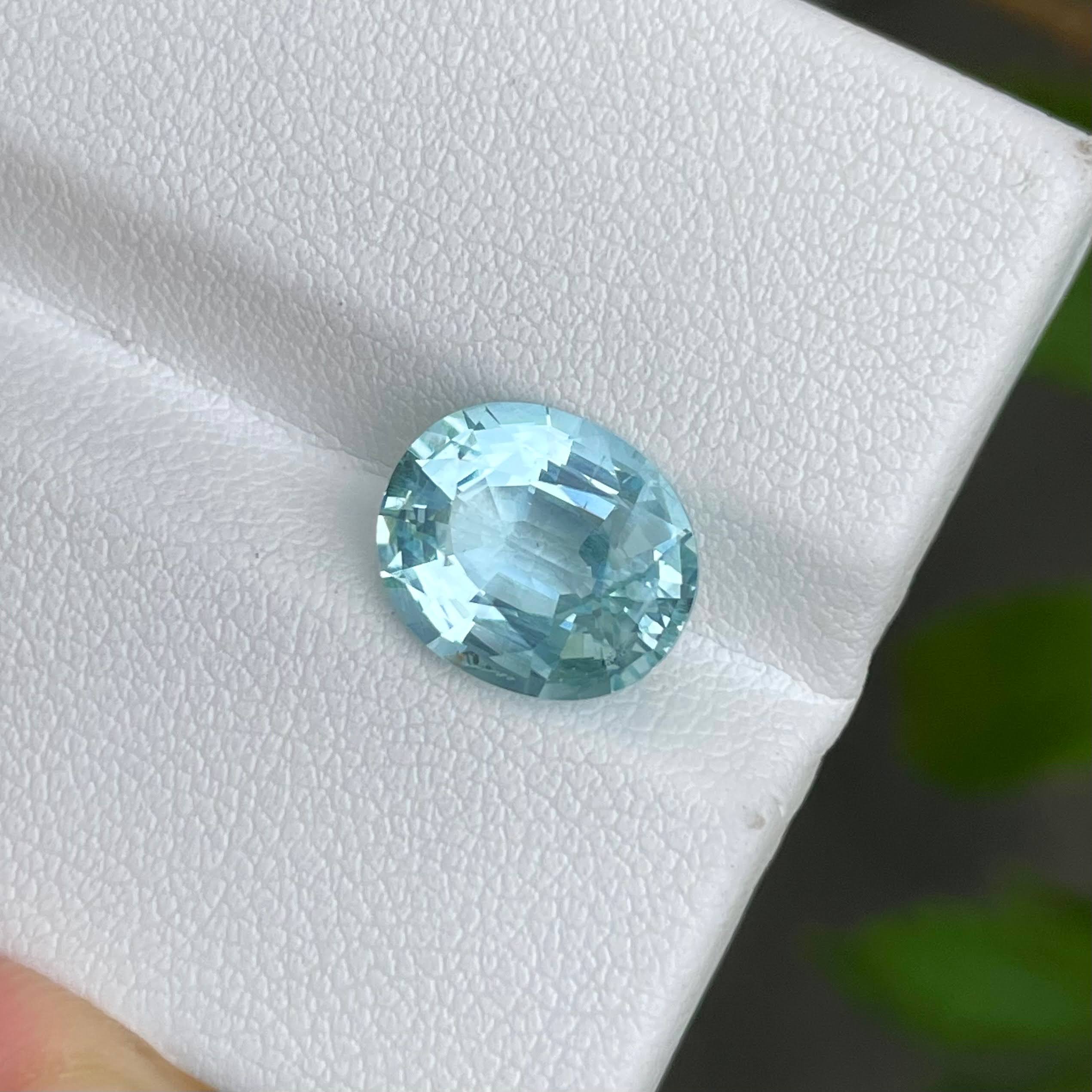 3.85 Carats Gem Blue Aquamarine Stone