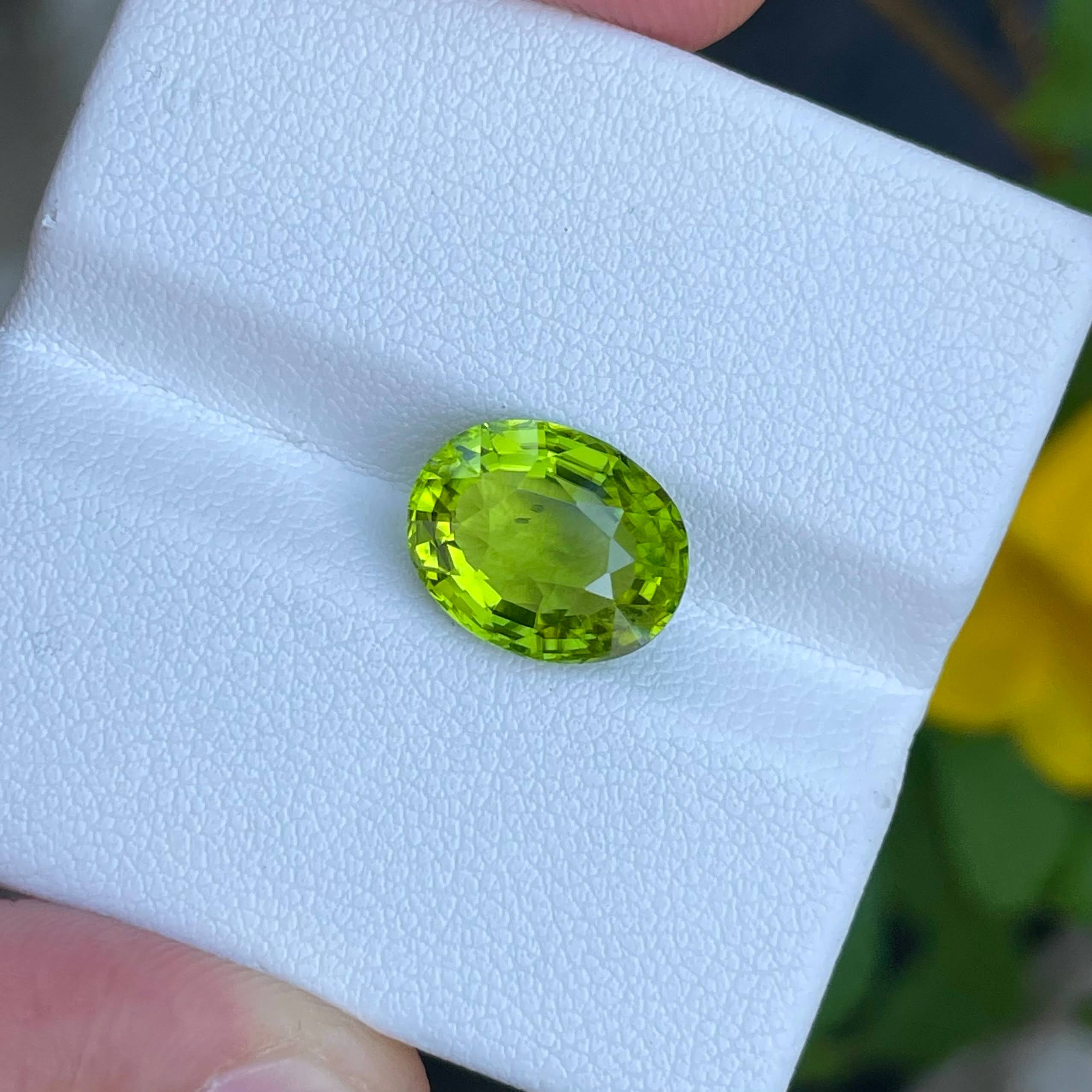 4.55 carats Green Peridot Stone Oval Cut