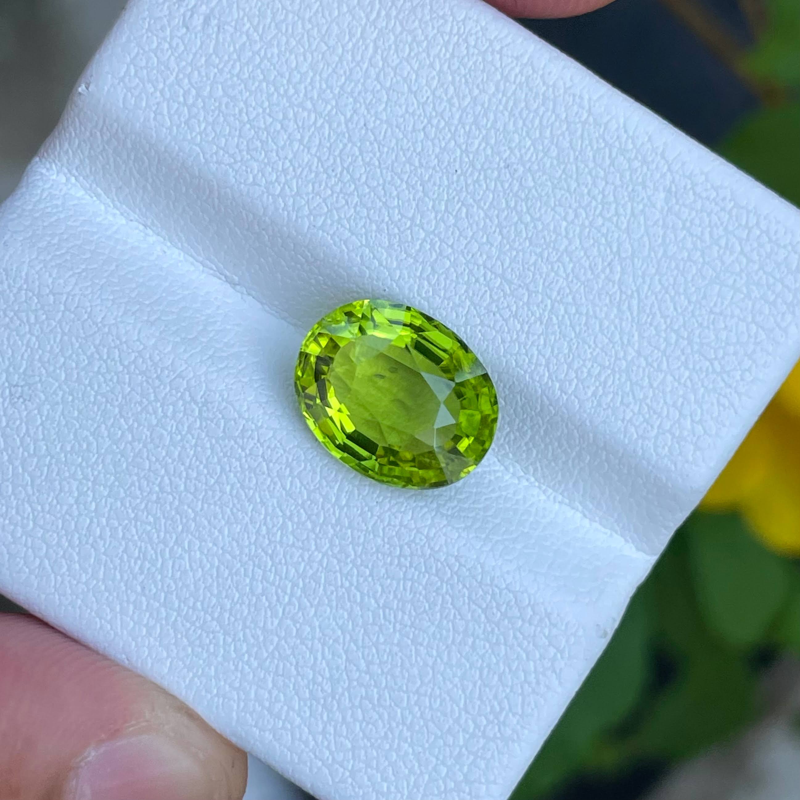 4.55 carats Green Peridot Stone Oval Cut