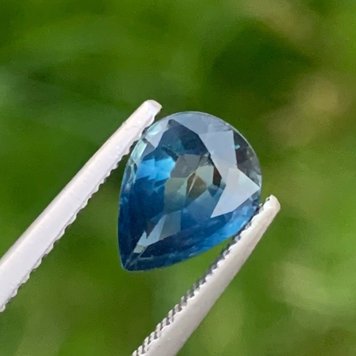 Luxurious Sapphire Gemstone 1.60 carats Pear Cut Loose Stone from Sri Lanka